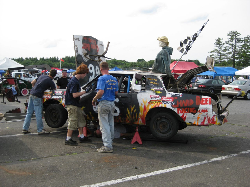 Illustration for article titled The 24 Hours Of LeMons New England 2009 Über Gallery, Part 4